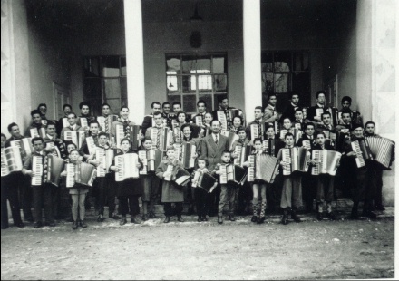 1953